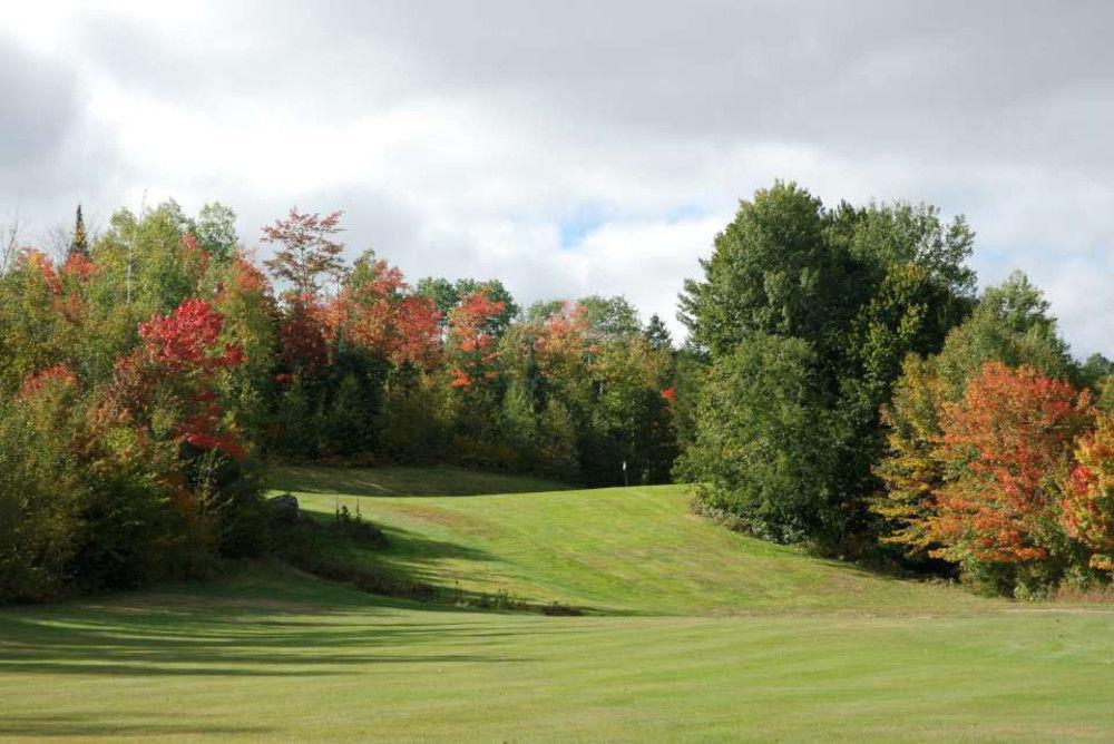 Barry'S Bay Golf Resort Barrys Bay Exterior photo