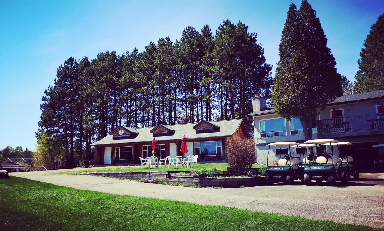 Barry'S Bay Golf Resort Barrys Bay Exterior photo